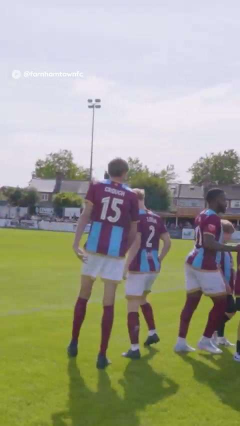 克劳奇客串吉祥物引爆业余赛场，搞笑互动难掩职业风采