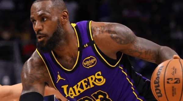 詹姆斯谈合同年：专注赛场挑战，期待湖人新赛季化学反应