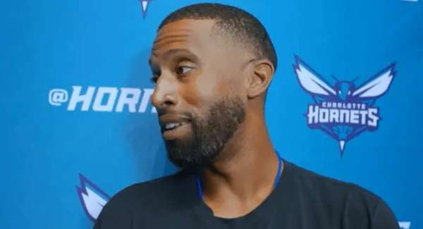 黄蜂主帅盛赞米勒领袖气质：关键回合主动请缨攻防两端