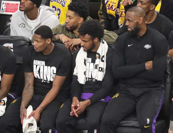 夸梅直言布朗尼难堪大用 预言湖人新赛季将另寻替罪羊