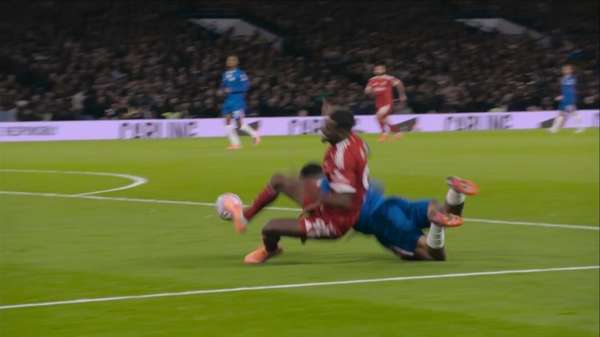 前裁判解析双焦点判罚：伊萨克犯规在先 加纳乔倒地属夸张表现