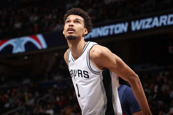 前NBA球员斯卡拉布莱恩：健康文班亚马将助马刺冲击西决