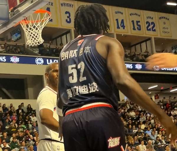 季前赛单节崩盘！快船三节发力狂胜广州47分 奥拉迪波24分闪耀