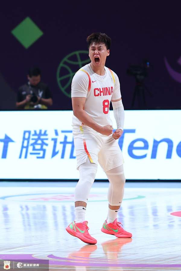 赵睿：年轻队长肩负传帮带 团队氛围助男篮拼搏至最后一刻