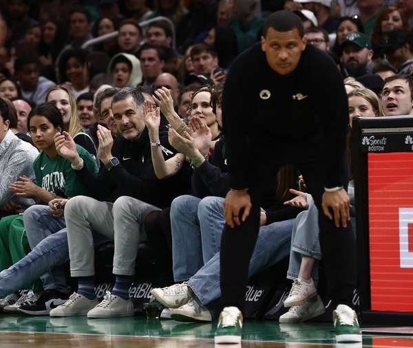 西蒙斯高效21分助绿军大胜 透露马祖拉强调篮板卡位纪律