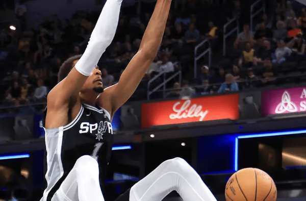 文班亚马身高引队友惊叹 尚帕尼：他还在继续长高