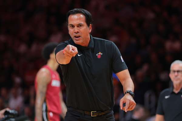 斯波谈揭幕战首发：阵容仍在调试中 魔术客场成赛季首考