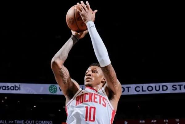 火箭锋线告急！史密斯脚踝扭伤出战独行侠成疑