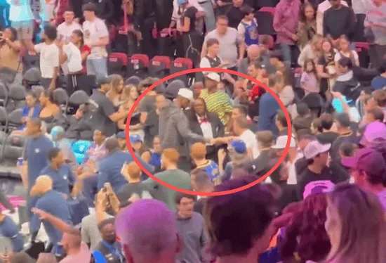 巴特勒赛后绕开热火队友 与球迷碰拳后径直离场