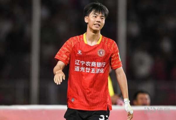 18岁新星张家鸣获英超伯恩利试训 传承父亲张永海足球基因