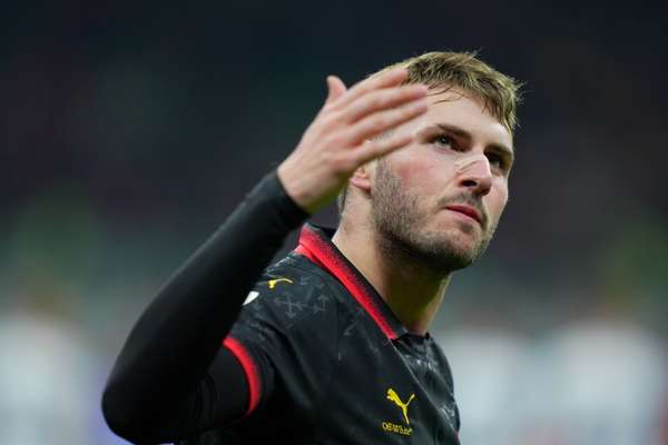 米兰锋线调整在即 英超双雄争购失意射手希门尼斯