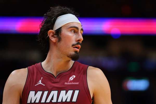 热火新秀哈克斯状态低迷 正负值-25拖累球队惨败绿军