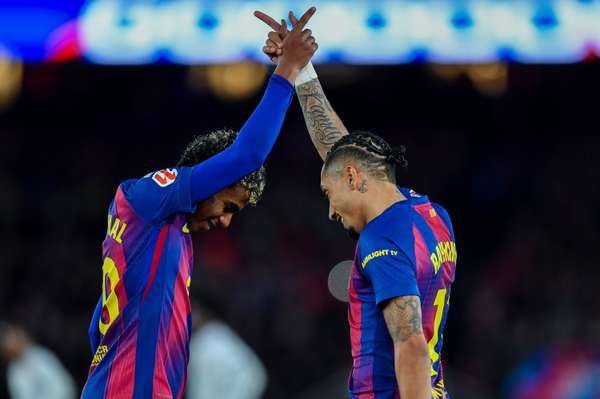 巴萨问鼎西甲半程冠军 伤病阴影下4分领跑迎新挑战