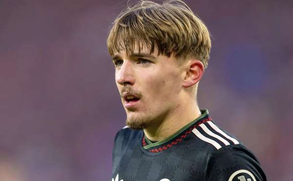 拜仁阵痛催生新机 埃芬博格力挺小将卡尔：犯错是成长的代价