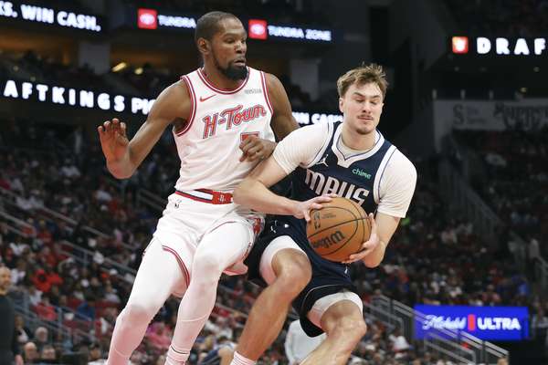 火箭险胜独行侠送对手四连败 弗拉格34+12难救主