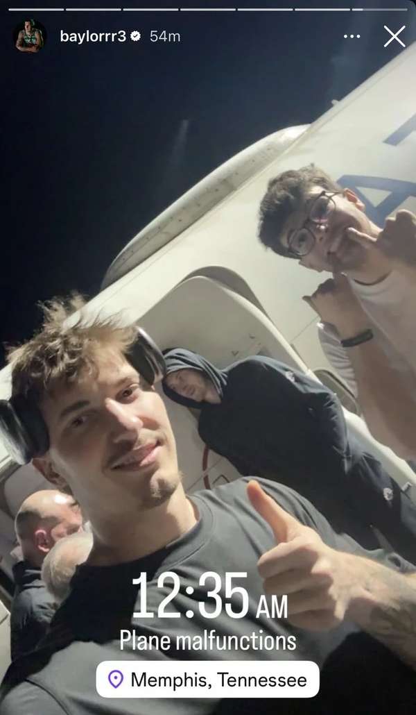 飞机故障滞留机场 绿军小将沙伊尔曼与冈萨雷斯苦中作乐玩自拍