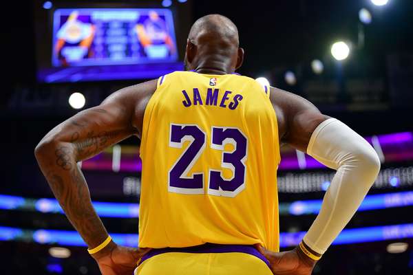 里夫斯合同成湖人今夏补强最后窗口 詹姆斯降薪留队只剩理论可能