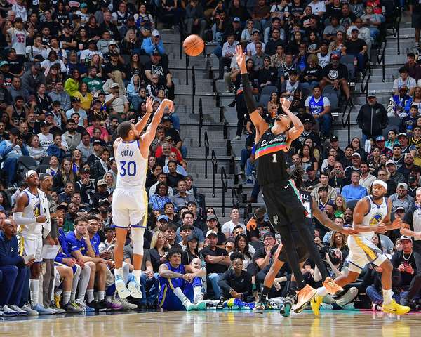 库里眼中的异类：文班亚马那些与生俱来的魔法