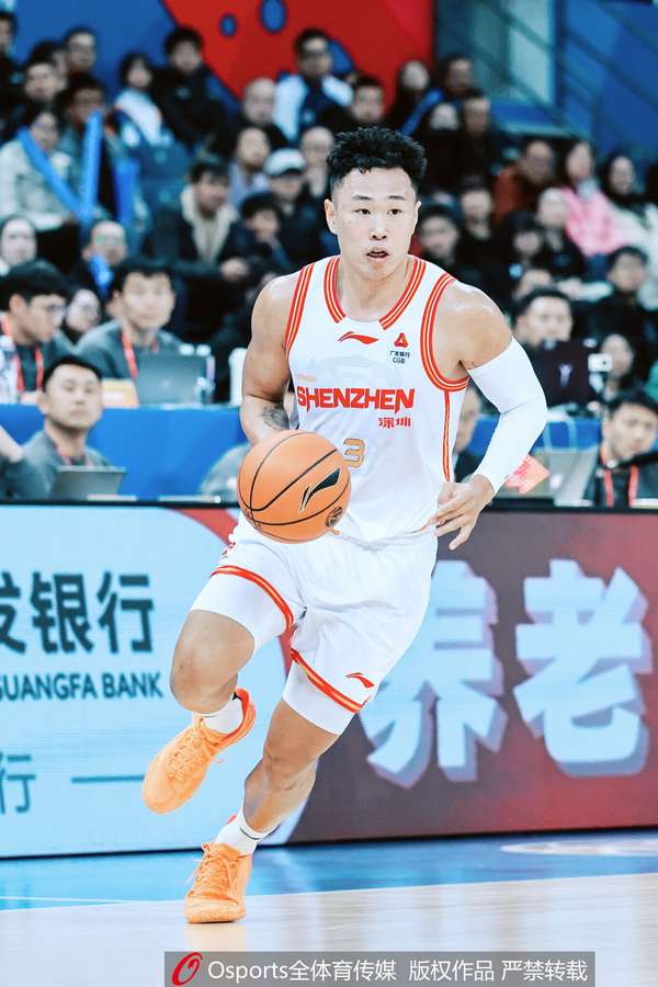 贺希宁32分神勇救主 关键中投助深圳力克新疆